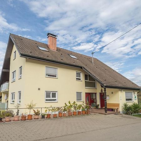 Апартаменты Zapfs Bauernhof Stiefmuetterchen Тетнанг Экстерьер фото