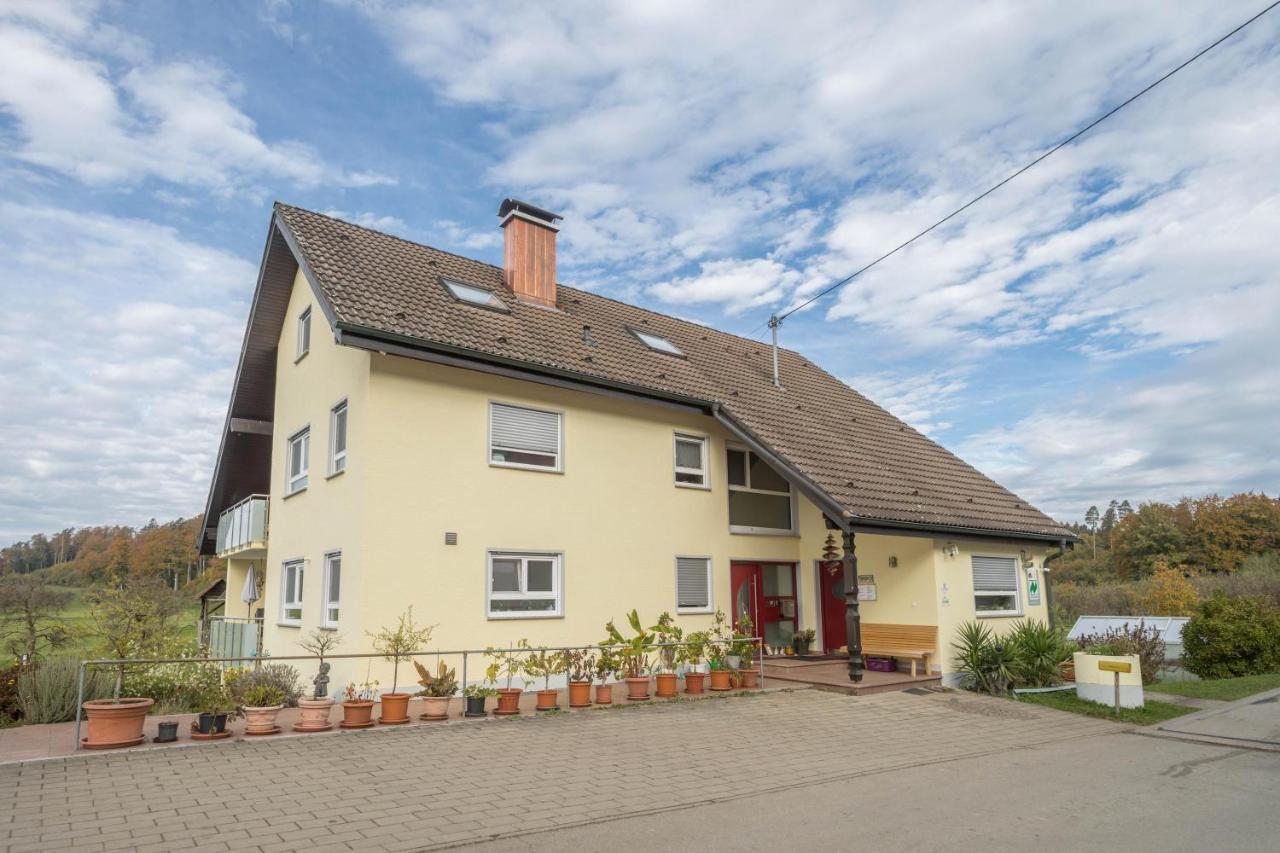 Апартаменты Zapfs Bauernhof Stiefmuetterchen Тетнанг Экстерьер фото